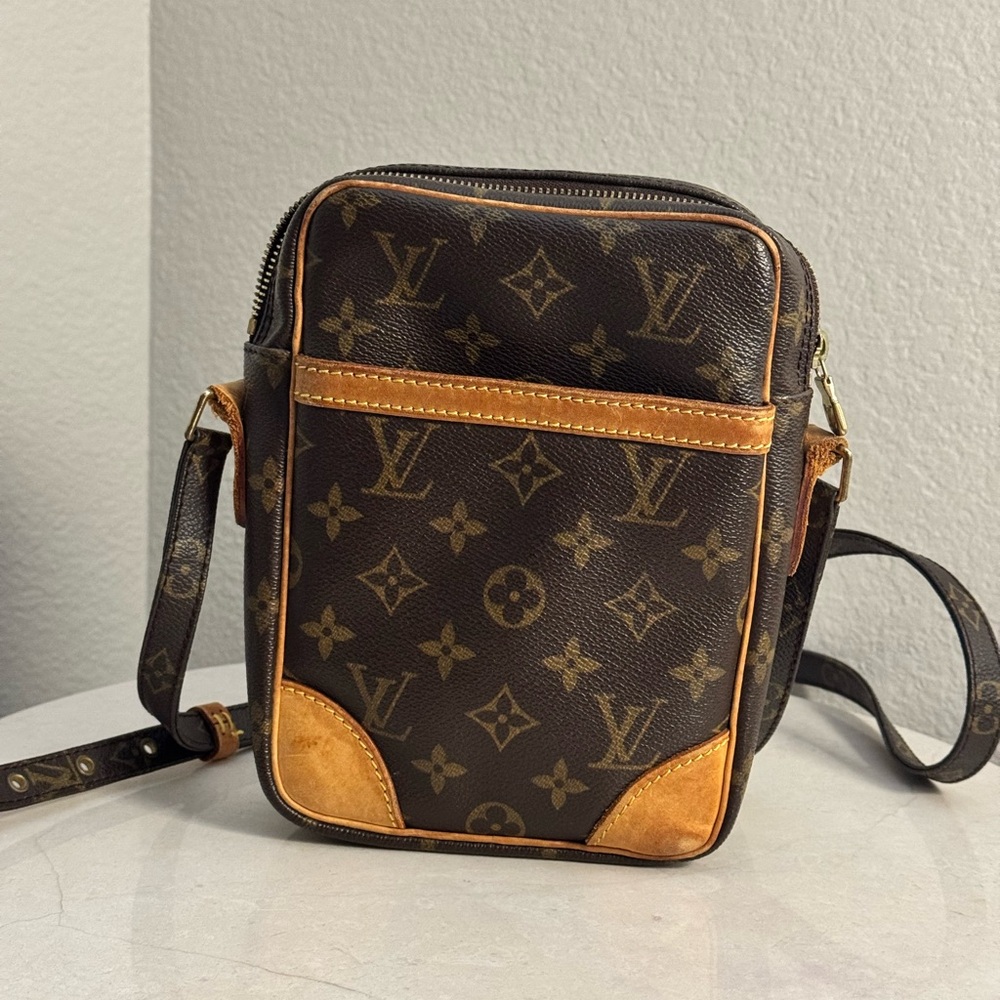 💯 Authentic Bags Louis Vuitton Danube Crossbody Bag.